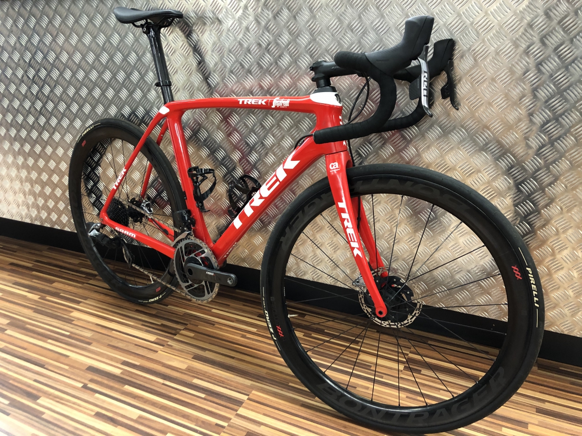 Trek Domane SLR 9 Red AXS Disc Carbone OCLV600 BIKEWORLD Trek Domane SLR 9 Red AXS Disc Carbone OCLV600 BIKEWORLD