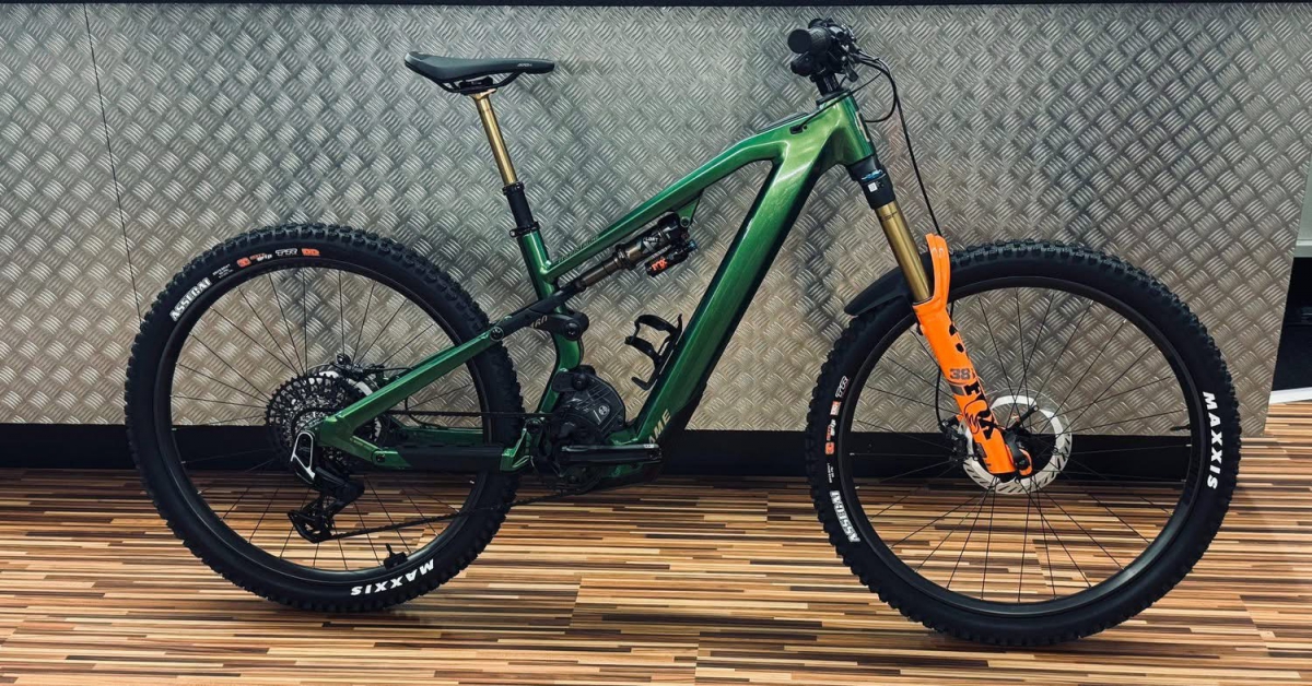 Moustache Game 160.9 Race CX-R Bike World Lux