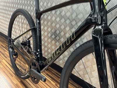 Giant Revolt Advanced 2 Bike World Lux