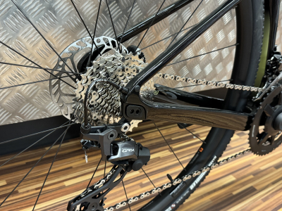 Giant Revolt Advanced 2 Bike World Lux